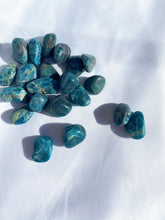 Load image into Gallery viewer, Apatite Tumble